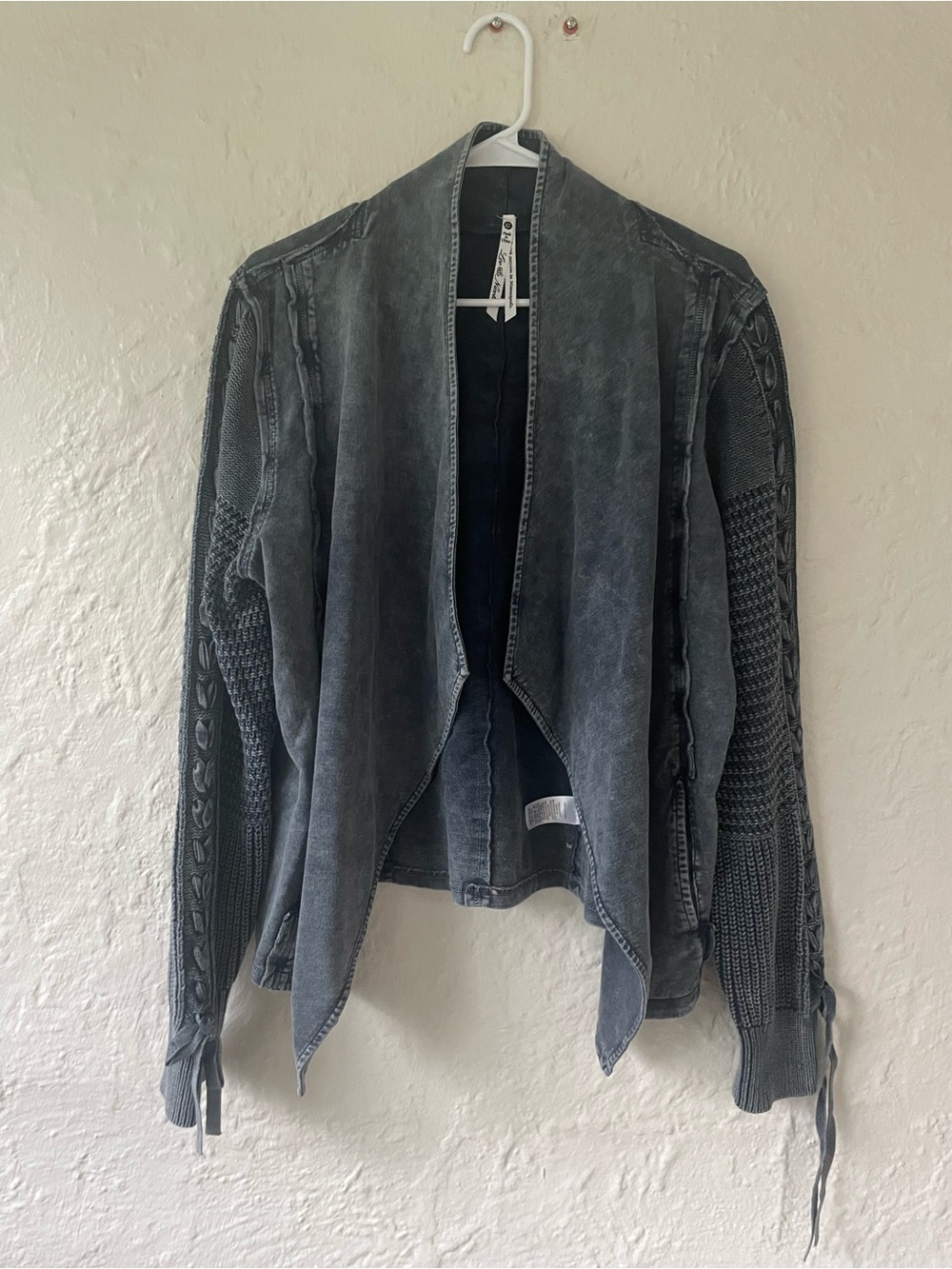 Leo & Nicole Long Sleeve Knitted Fold Hem Jacket w/Pockets bib; size XL